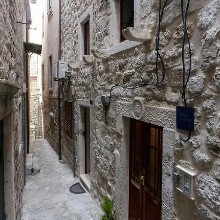 Poesia Apartment