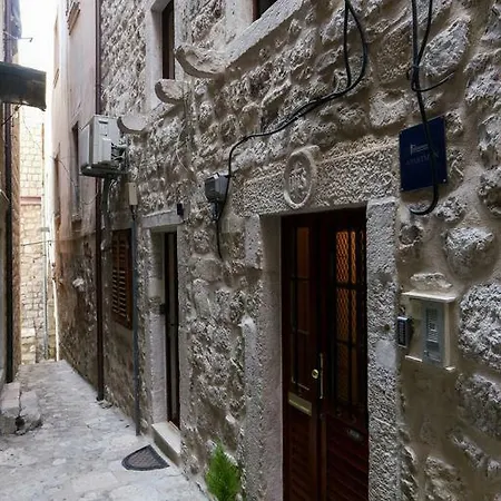 Poesia Apartment *